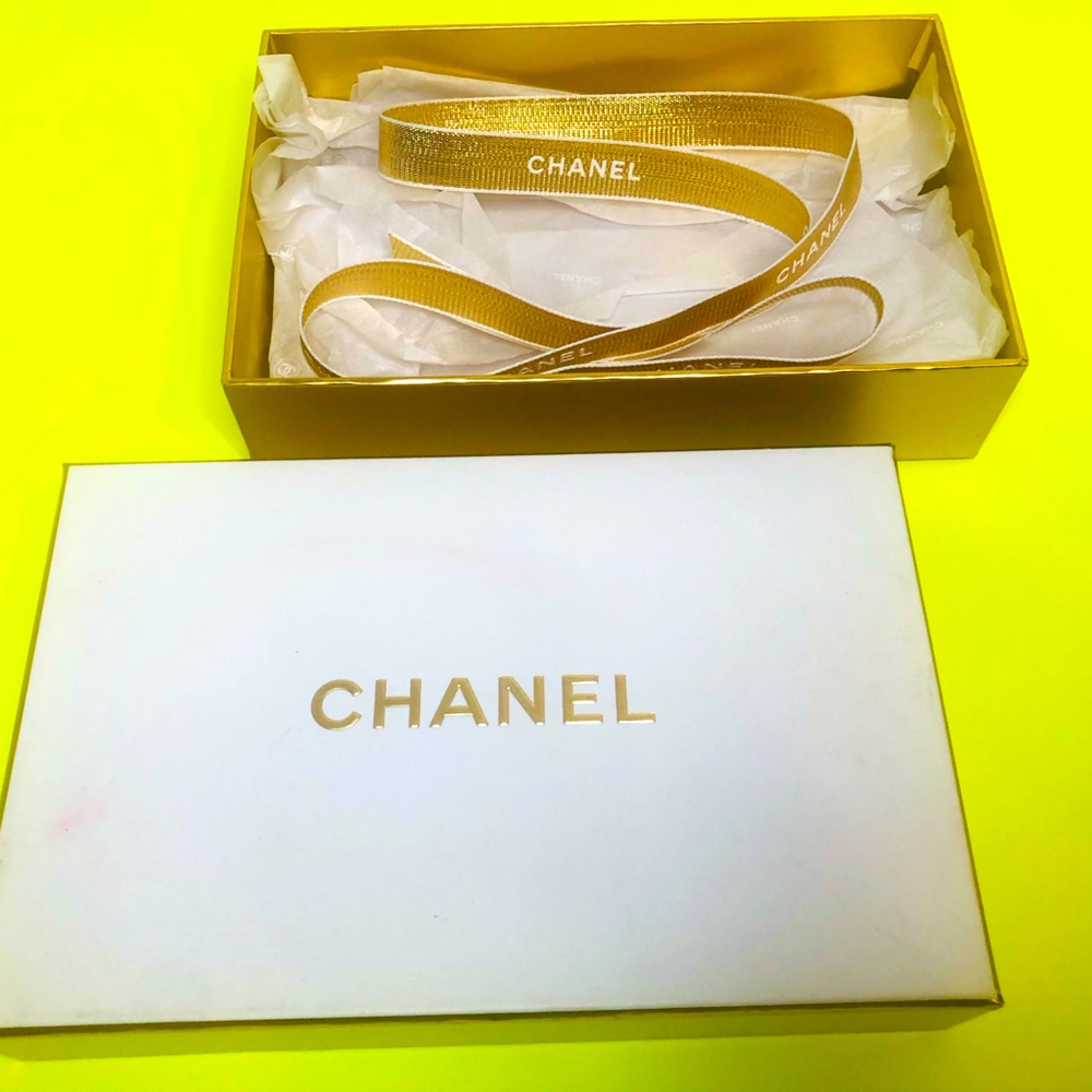 ✨White & Gold CHANEL Makeup Gift Box ✨